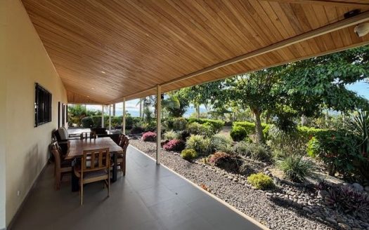 Nicely designed custom built home in Atenas countryside setting