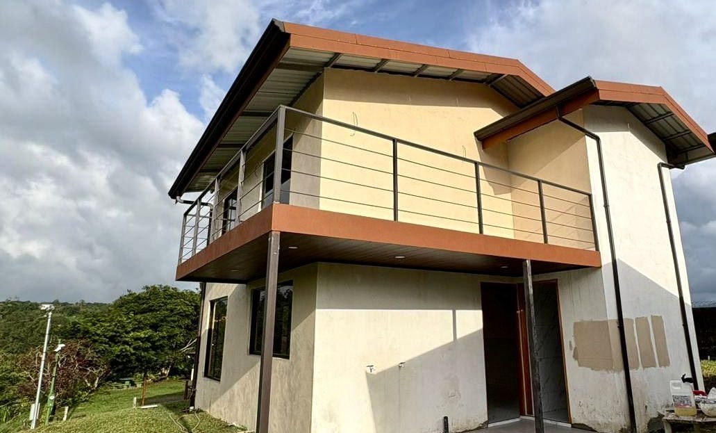 Modern New Build Overlooking Lake Arenal - Walkable to Downtown Nuevo Arenal