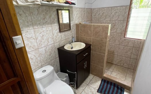 House with pool and 2 ranchos on 1/2 acre in Atenas