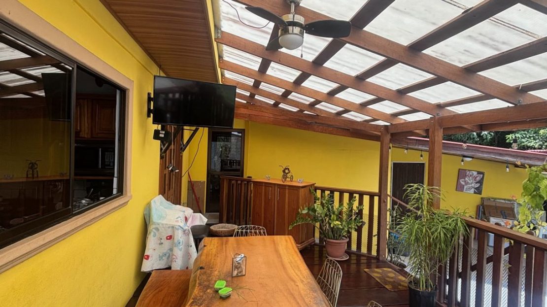 A cozy Atenas home with pool and rancho conveniently located close to everything