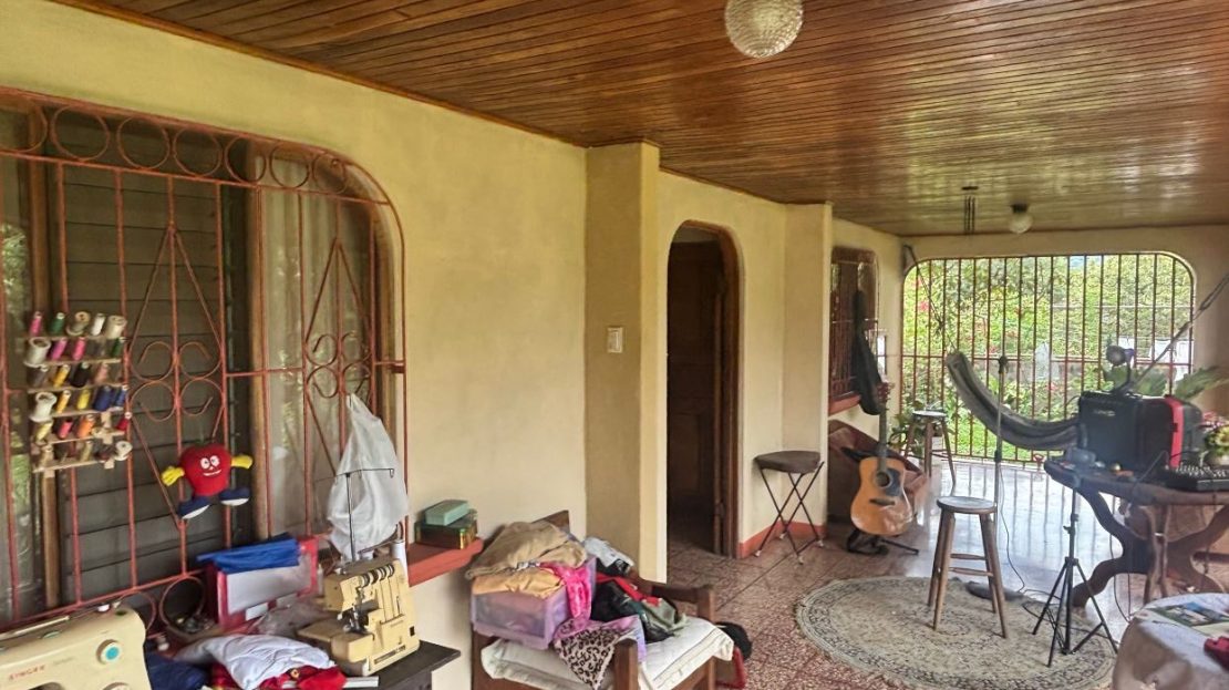 Nicely finished home in Atenas conveniently located near everything