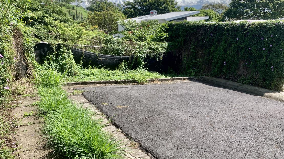 LOT FOR SALE within the urbanization. Jaboncillos. Escazu