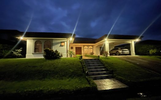 Elegant home in exclusive section Las Vueltas, Los Reyes