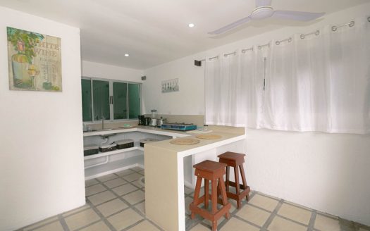 Prime Hospitality Hub: 5 Studios on the Road to Manuel Antonio