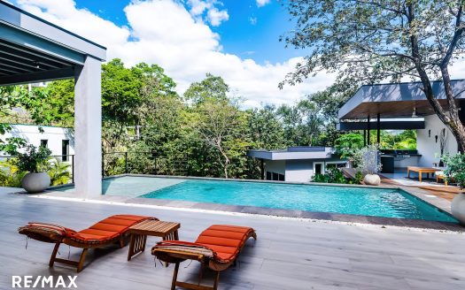 La Villeta – Modern Luxury in the Heart of Black Beauty Hills Guanacaste | REMAX