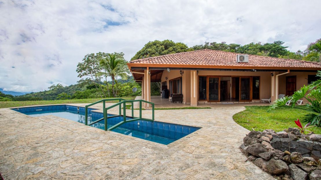 Lovely home and guest home in Hacienda Atenas