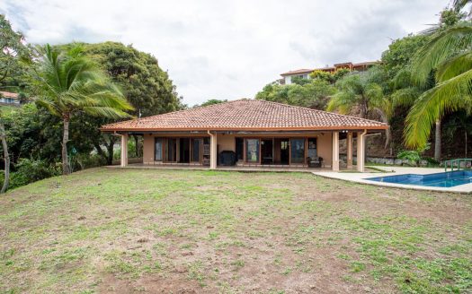 Lovely home and guest home in Hacienda Atenas