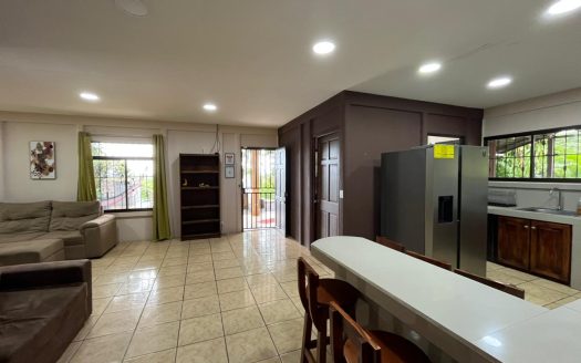 Beautiful House with Guest Apartment for Sale – Coyolar, Orotina