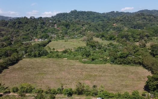 Development parcel 250 meters from the beach