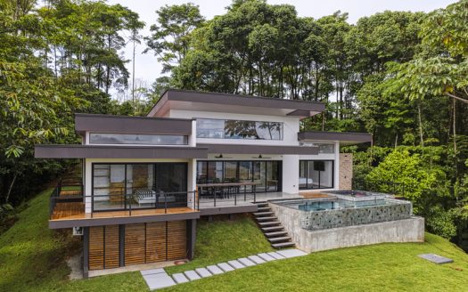 Mountain view home in Escalares