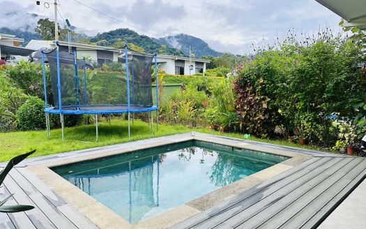 3-Bedroom Villa with Pool in Villas Vista de la Montaña in Ojochal Costa Rica