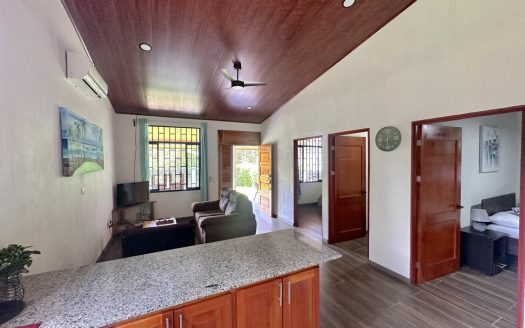 Charming 2-Bedroom Oasis in Uvita – Walking Distance to Shops & Dining