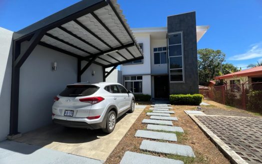 Affordable modern home in nice local community in Atenas