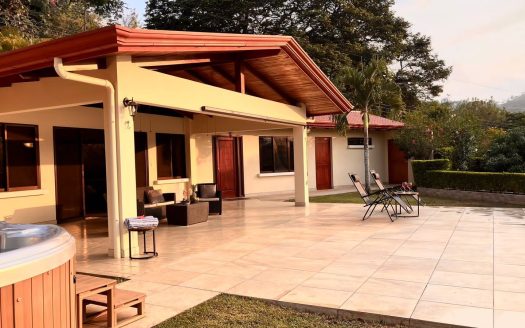 Lovely home in gated Roca Verde community