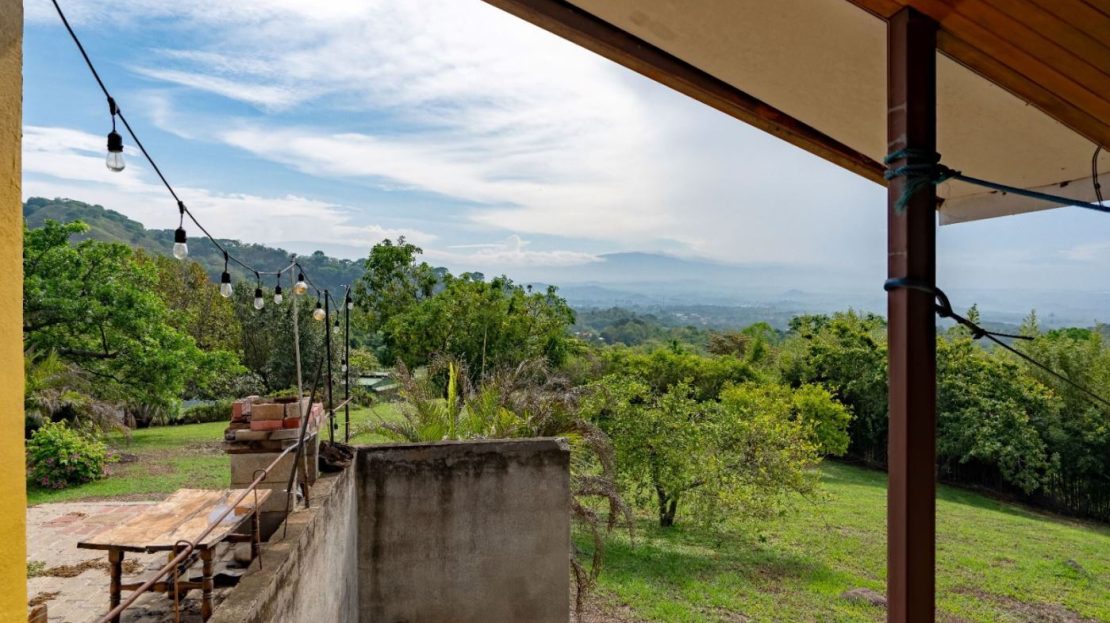 Countryside home on almost 1 acre with big views of the Central Valley