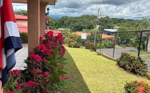 Home located 5 minutes from Atenas Center in nice neighborhood