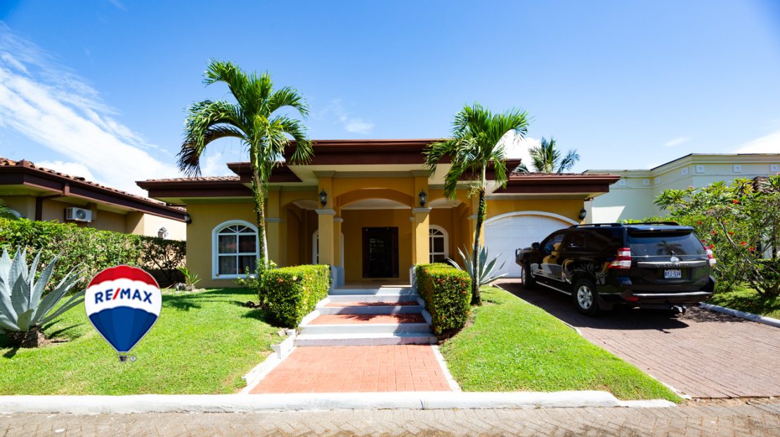 Parrita>Esterillos For Sale 85764 | RE/MAX Costa Rica Real Estate