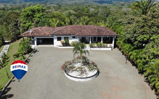 Private Home | Near the Beach | Pool | Tropical Décor