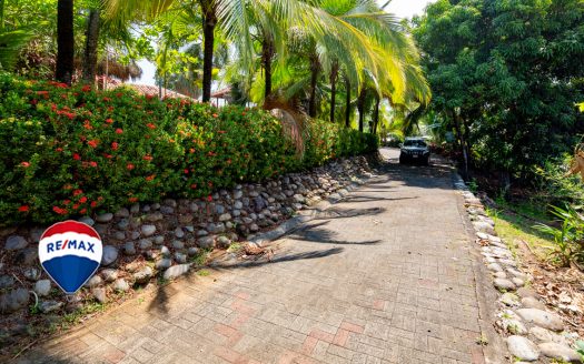 Huge Pool | Outdoor Kitchen | Big Yard | Near the Beach