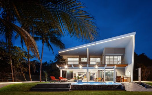 Beachfront paradise estate at Esterillos Este