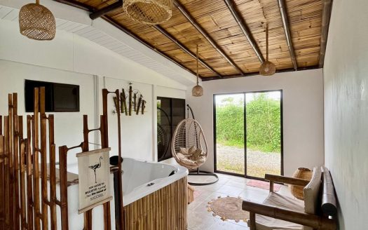 2 BEDS HOME WITH AMAZING MOUNTAIN VIEW AND BAMBOO FEATURES IN MIRAVALLES