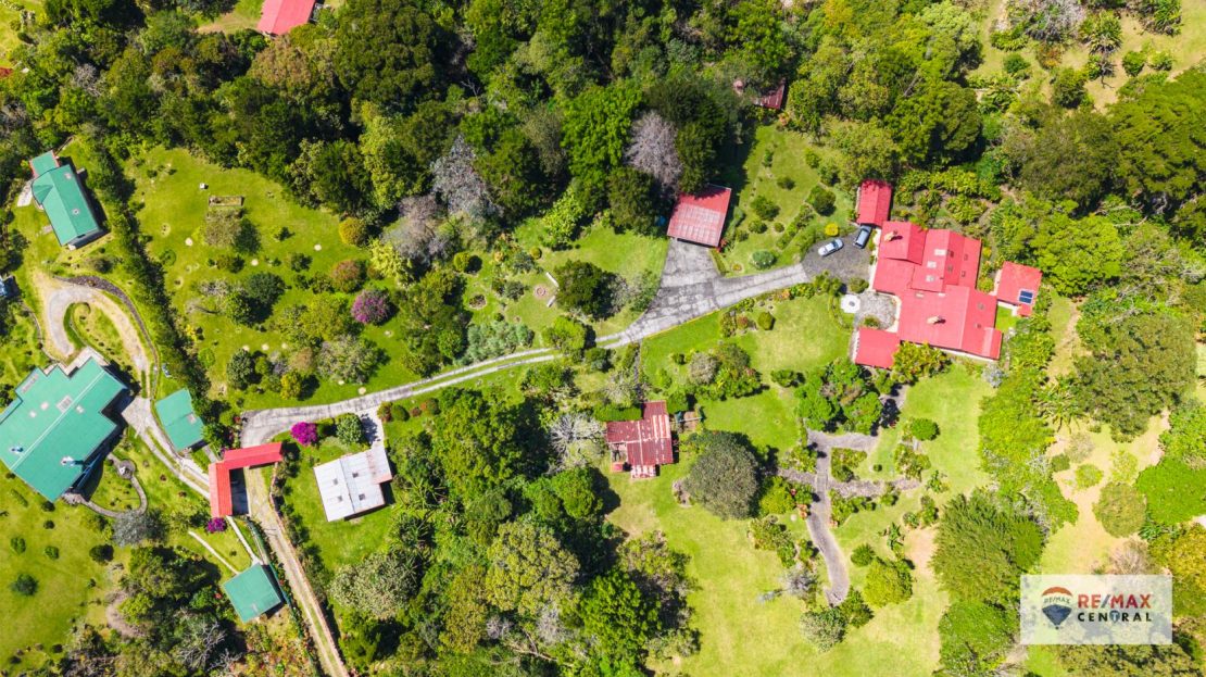 A NATURE PARADISE WITH HOME