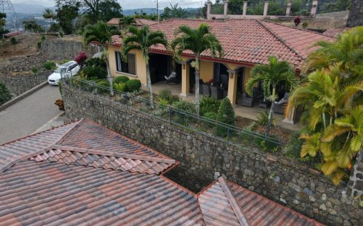 House for sale in Naranjo, furnished, in gated community, spectacular views of the central valley