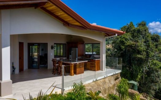 Amazing finishes in a private gated community Oro Monte in the cool climates of Naranjo