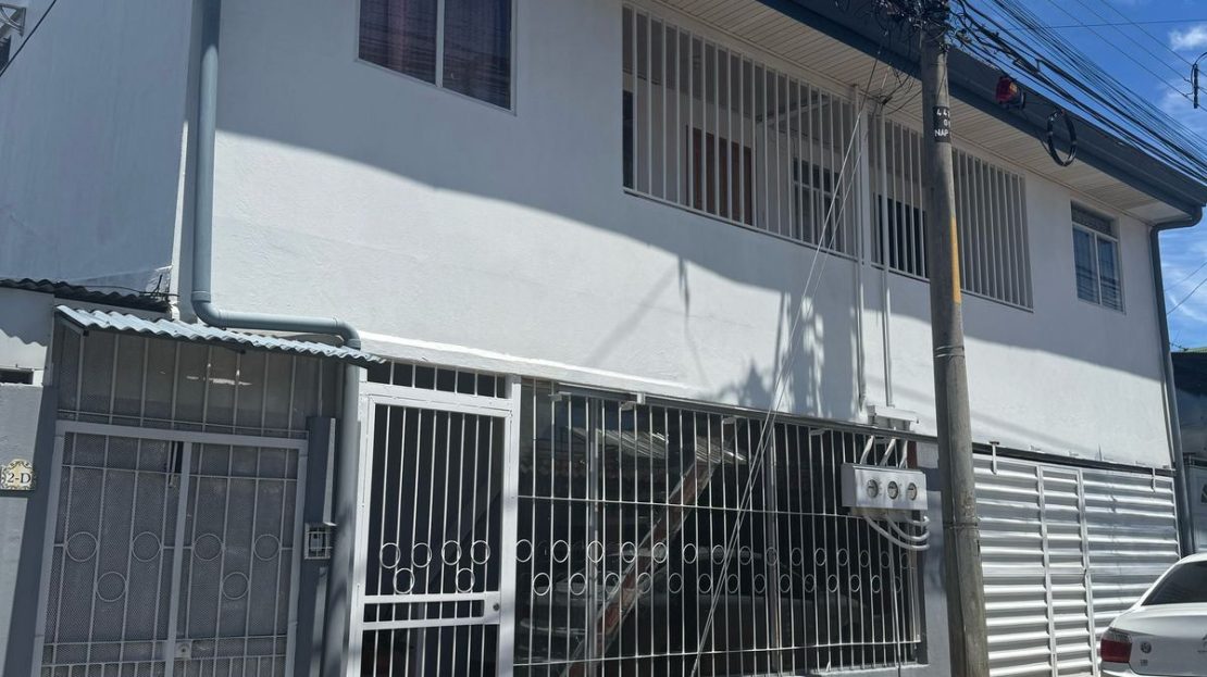 Ideal Investment: A House and 2 Apartments - Mercedes Norte