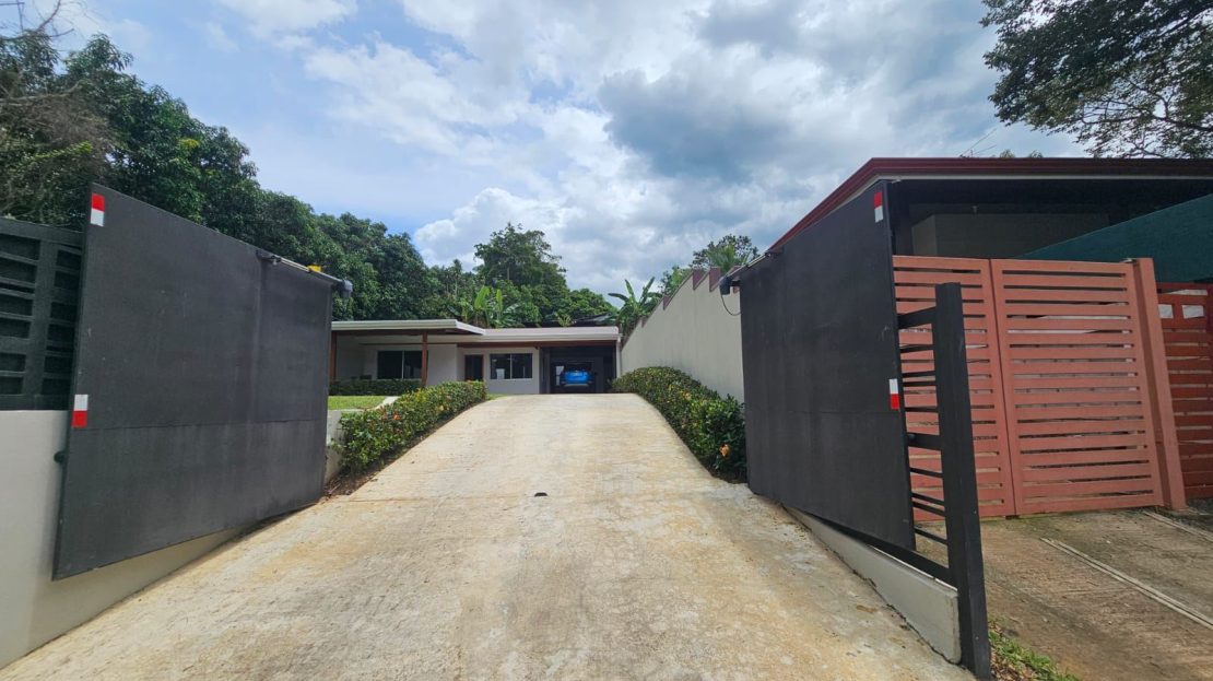 Charming 2b/2ba Home with Office & Garden Oasis –Minutes from Downtown Atenas