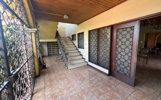 Prime Commercial Property in Downtown Alajuela – High Traffic, Endless Business Potential!