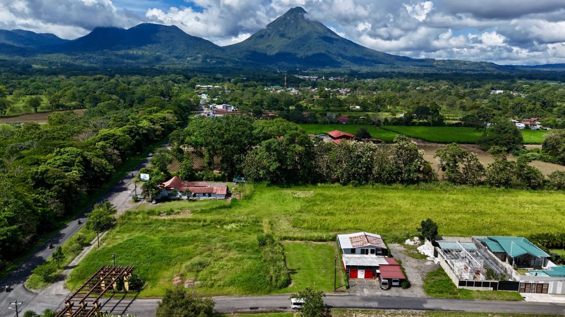 Beautiful lot for sale in the heart of La Fortuna