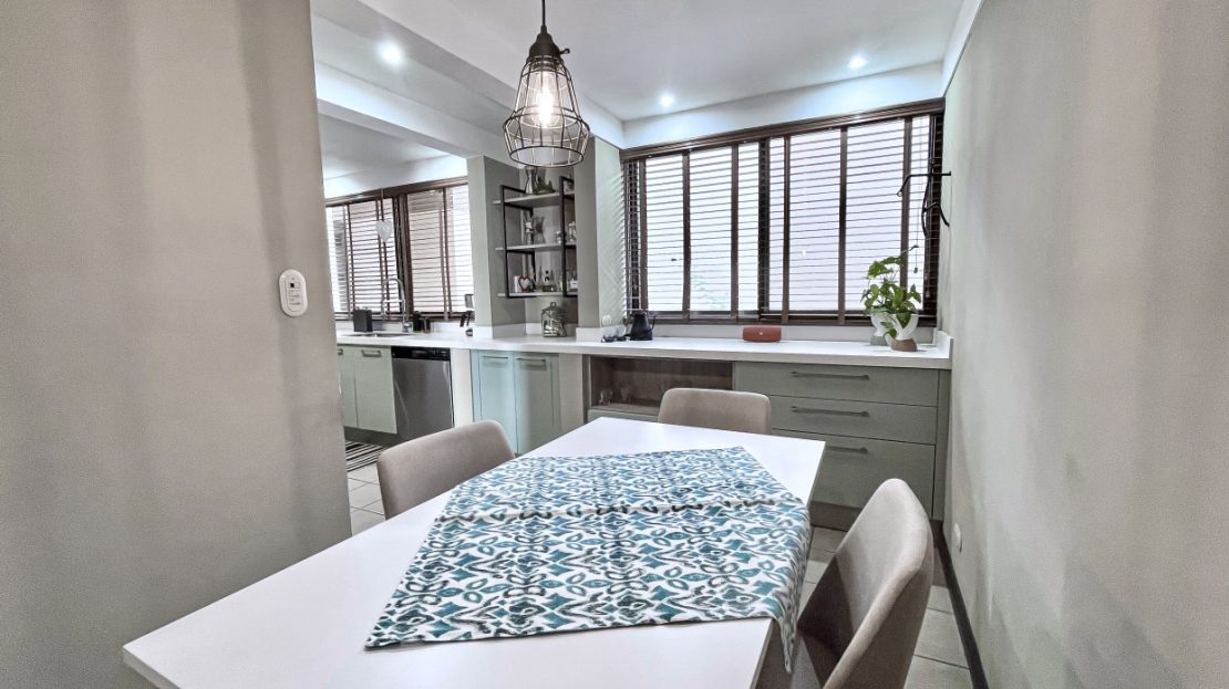 Casa Pine Brick home in Brasil de Mora