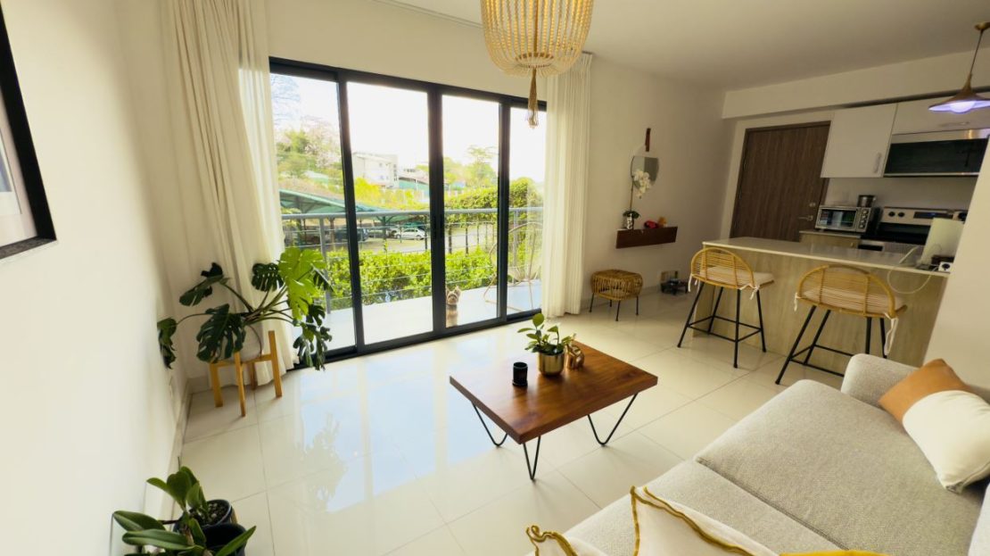 For Sale: Beautiful Apartment in Santa Ana