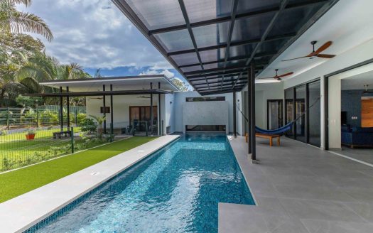 Exquisite Villa with 5000m2 and a Pool in Manuel Antonio