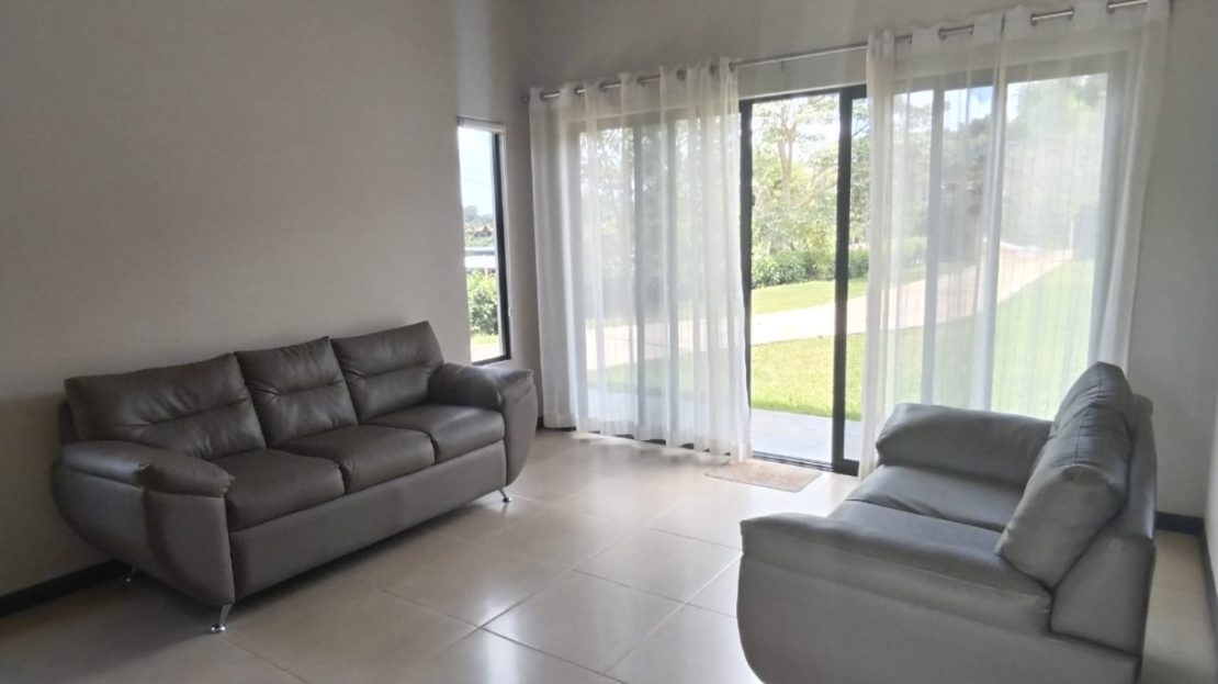 New family home only 8 minutes from downtown San Isidro del General.