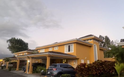 Beautiful Home in a Gated Community Jacaranda – Moravia