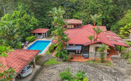 A riverfront 3-bed home on a large property In Ojochal, Costa Rica