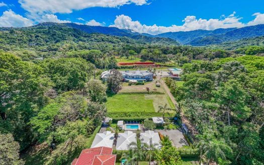 A wonderful mini-resort – with 3 spacious & air-conditioned cabins