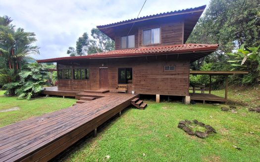 Beautiful wooden house with cabin in Ojochal