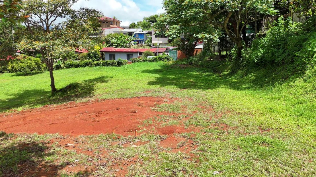 Exclusive & Rare Opportunity: Build Your Dream Home on This Stunning 438 m² Lot Near Downtown!