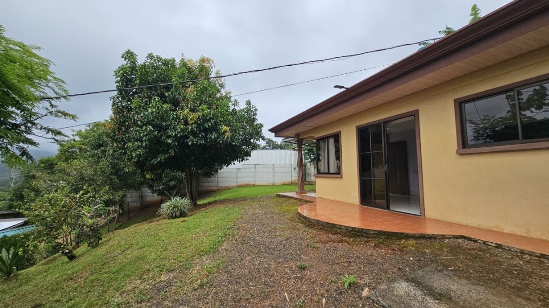 Small House For Sale In the Charming Villa Nueva