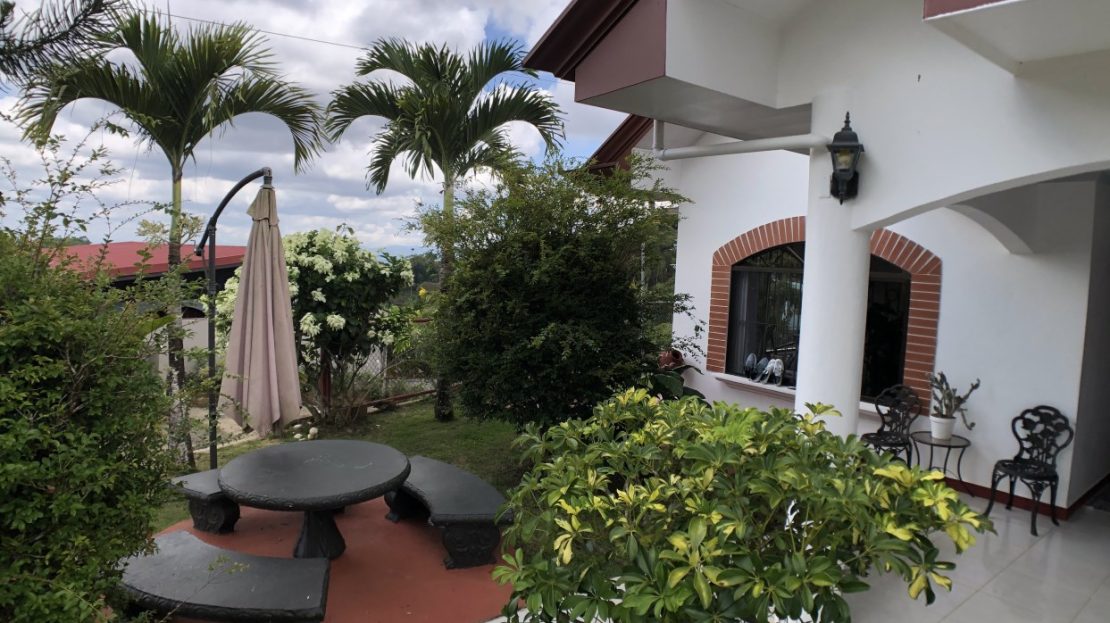 Large 3 bedroom 2 bathroom house with beautiful views