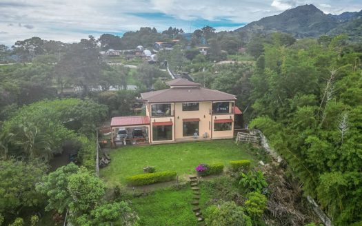 Bamboo Villa & 2 Cottages