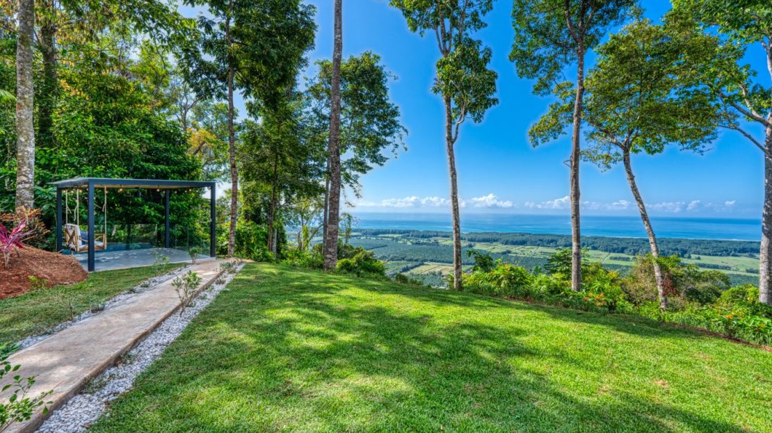 Stunning Seaside Villas with Breathtaking Ocean Views