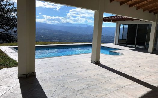 Modern meets traditional finishes Roca Verde home in Atenas