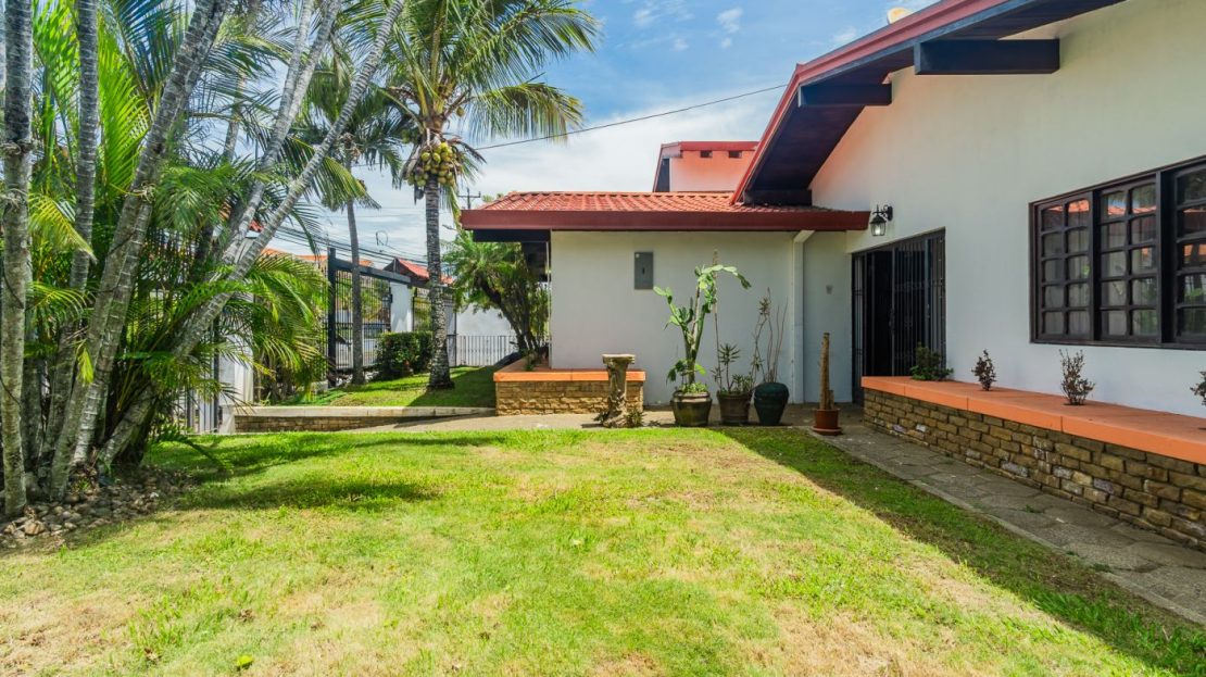 PRICE REDUCED-FOR SALE-Exclusive Residence in Ciudad Cariari: Luxury and Comfort in the Heart of Heredia