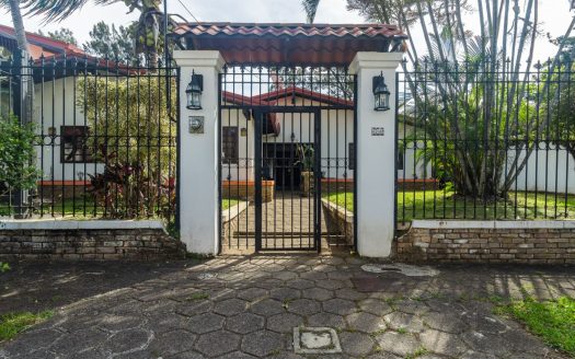 PRICE REDUCED-FOR SALE-Exclusive Residence in Ciudad Cariari: Luxury and Comfort in the Heart of Heredia, Costa Rica