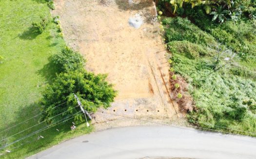 Spacious lot in Miravalles with easy access and all services.