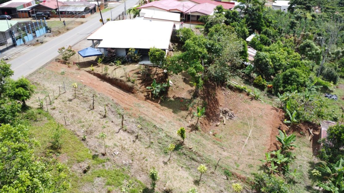 For sale in Costa Rica: Spacious Family Home with Income Potential and Scenic Views in Cajón